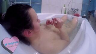 Beautiful Teen Enjoying Bath And Exploring Sexy Underwater Body - porn video
