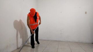 Nurse flirts with the street sweeper and offers him a delicious blowjob - porn video