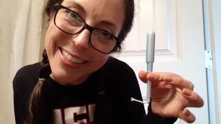 Tampon Insertion With Plastic Applicator And A Pee - porn video